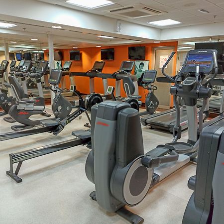 Crowne Plaza Dubai Deira By Ihg Hotel Eksteriør billede A typical gym