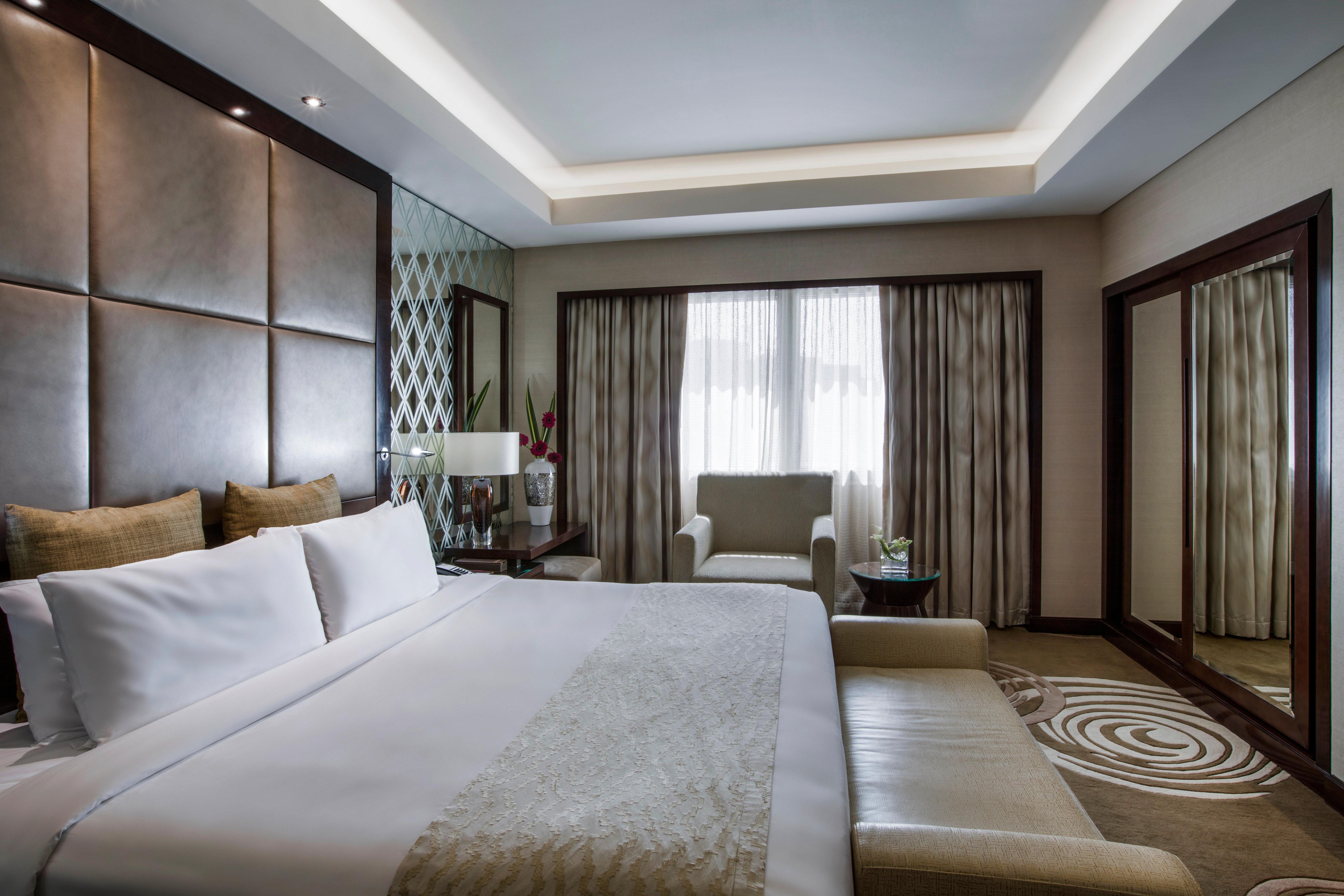 Crowne Plaza Dubai Deira By Ihg Hotel Eksteriør billede A bedroom at the Taj Mahal Palace