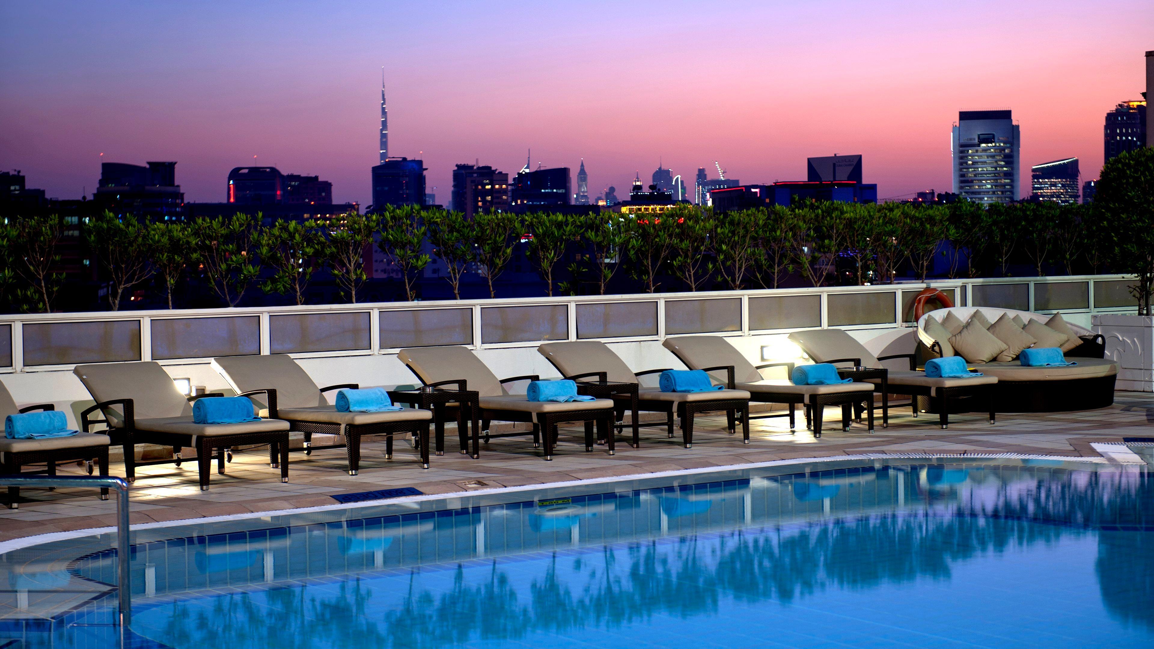Crowne Plaza Dubai Deira By Ihg Hotel Faciliteter billede Rooftop pool at the W Hollywood