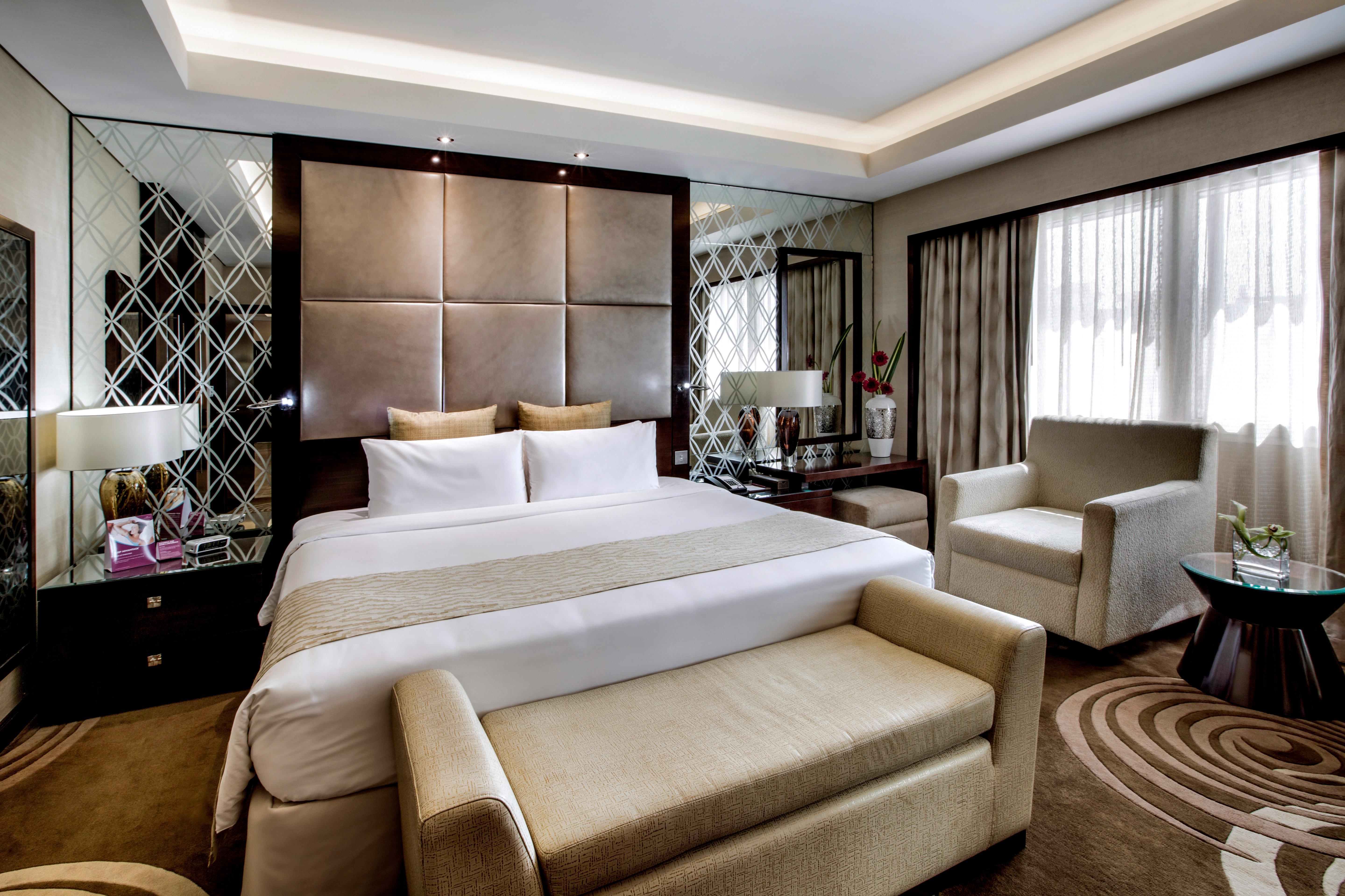 Crowne Plaza Dubai Deira By Ihg Hotel Eksteriør billede A bedroom at the Taj Mahal Palace, Mumbai