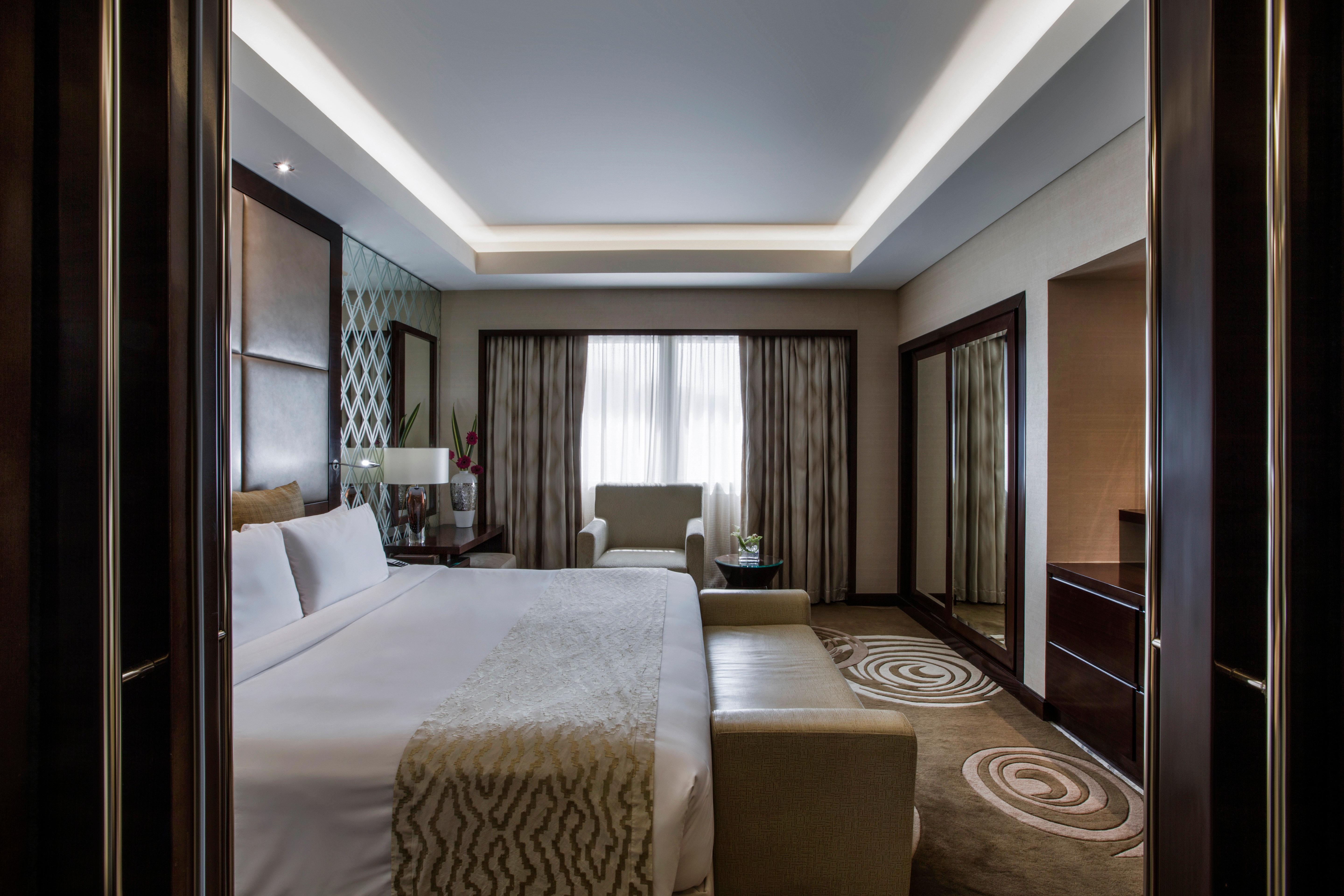 Crowne Plaza Dubai Deira By Ihg Hotel Eksteriør billede A bedroom at the hotel