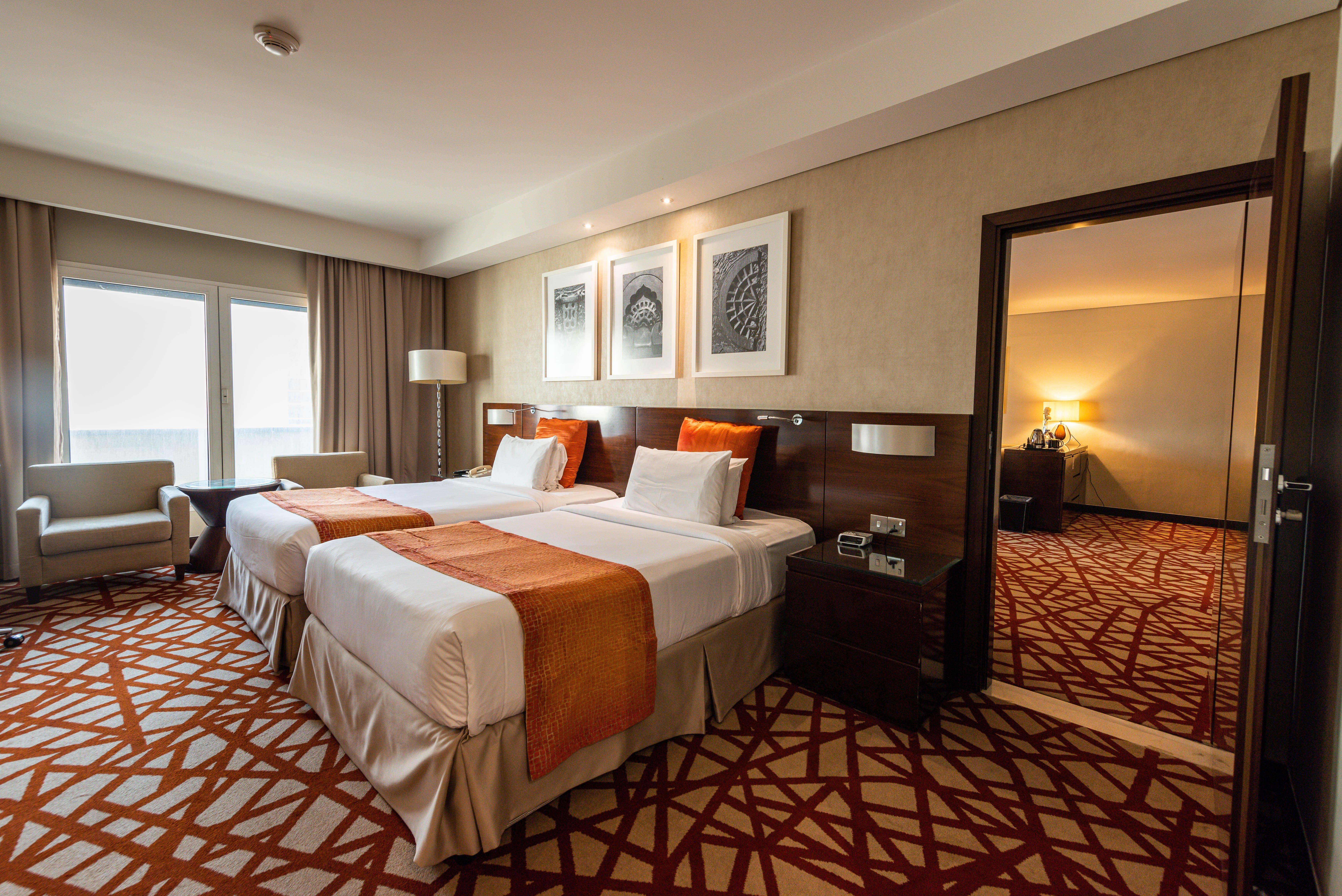 Crowne Plaza Dubai Deira By Ihg Hotel Eksteriør billede A room at the hotel