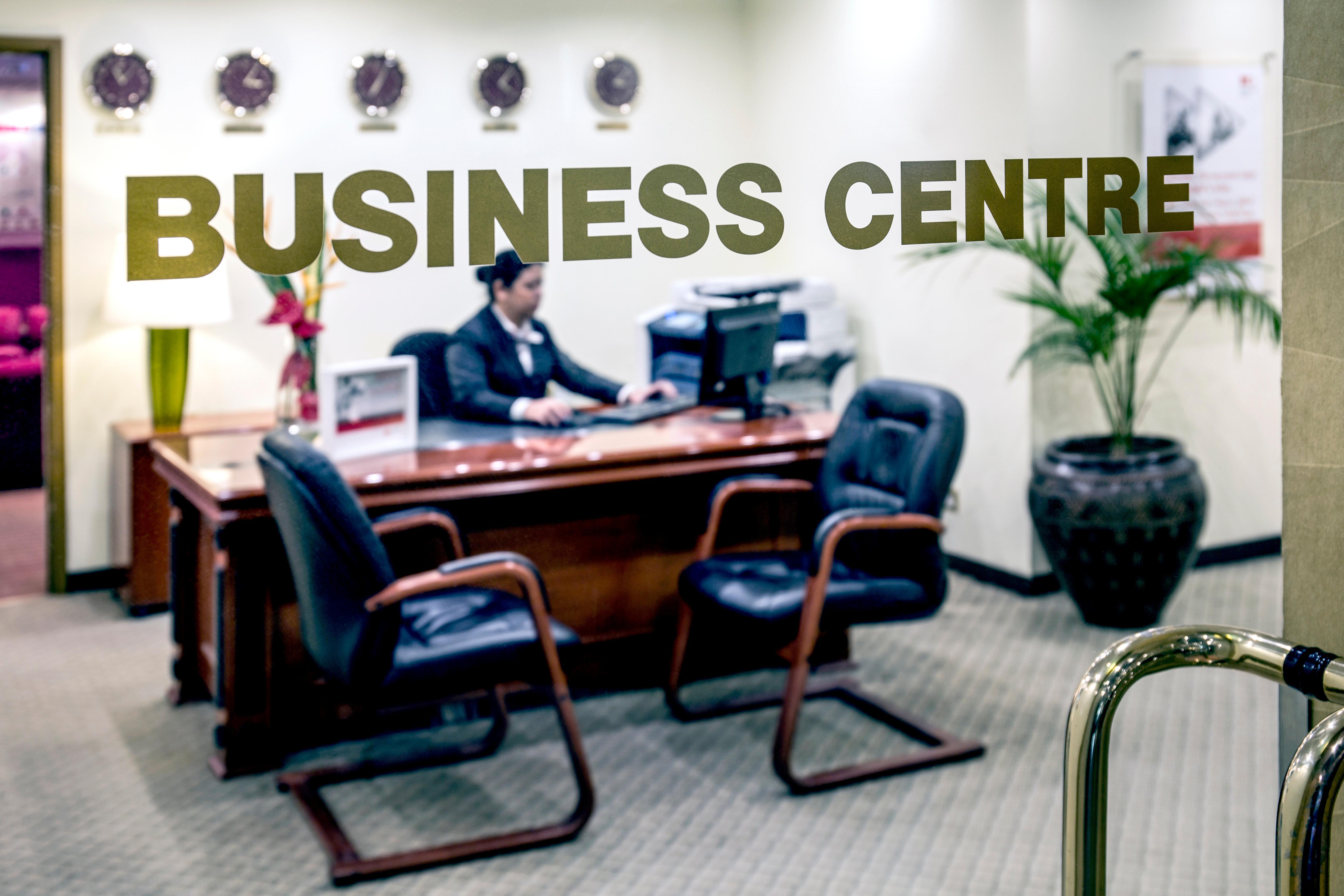 Crowne Plaza Dubai Deira By Ihg Hotel Eksteriør billede A business centre