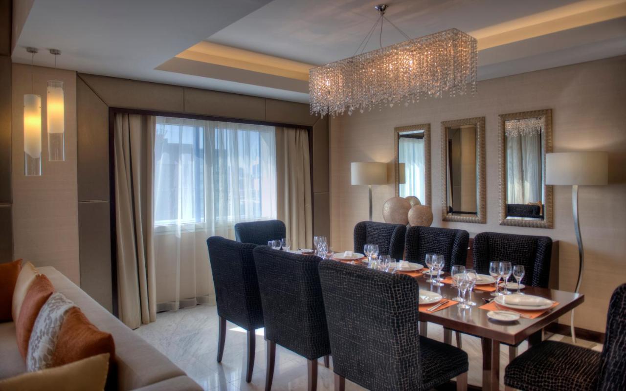 Crowne Plaza Dubai Deira By Ihg Hotel Eksteriør billede A dining room