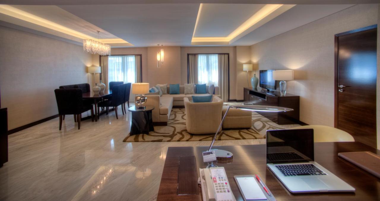 Crowne Plaza Dubai Deira By Ihg Hotel Eksteriør billede A suite at the hotel