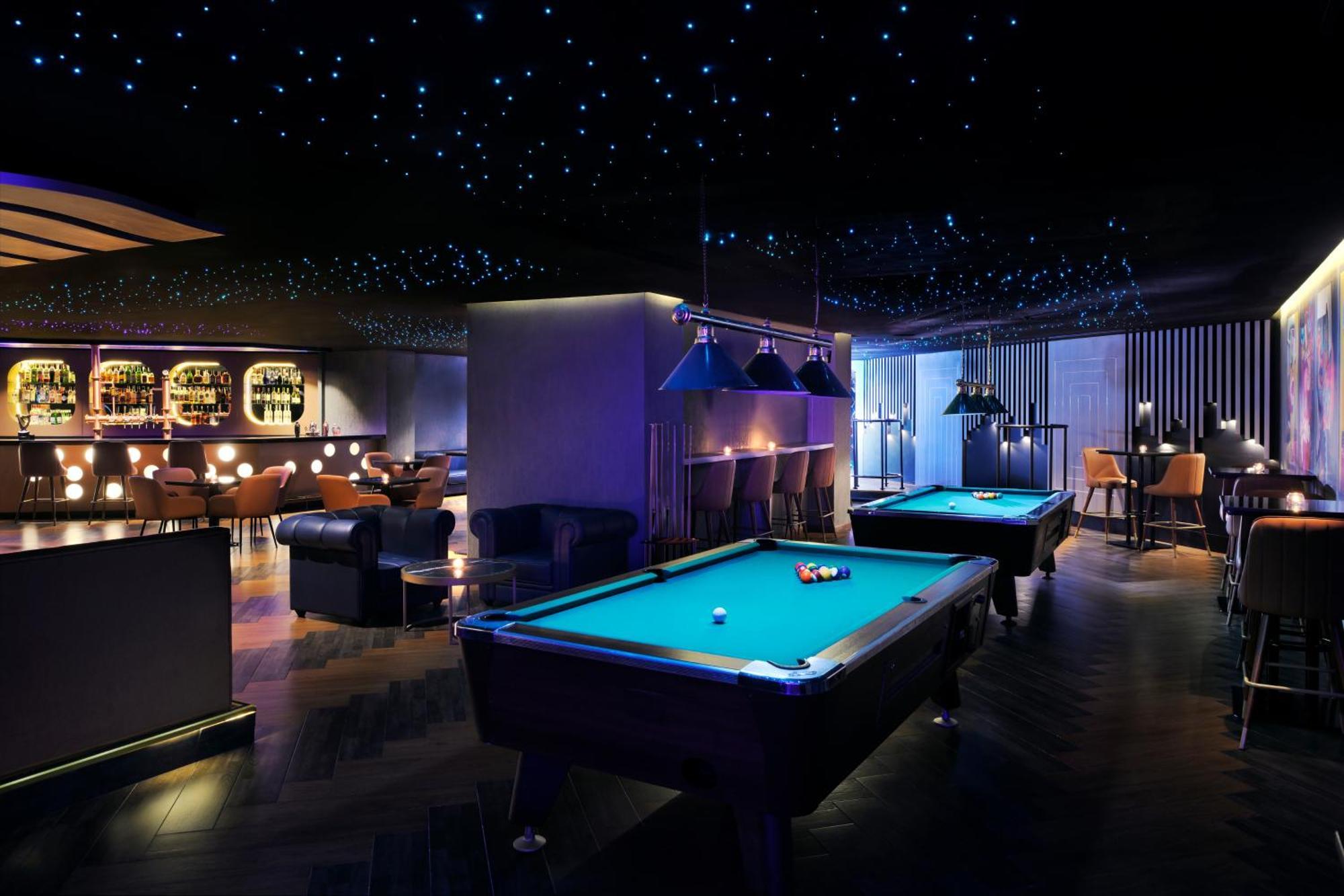 Crowne Plaza Dubai Deira By Ihg Hotel Eksteriør billede The Billiard Room