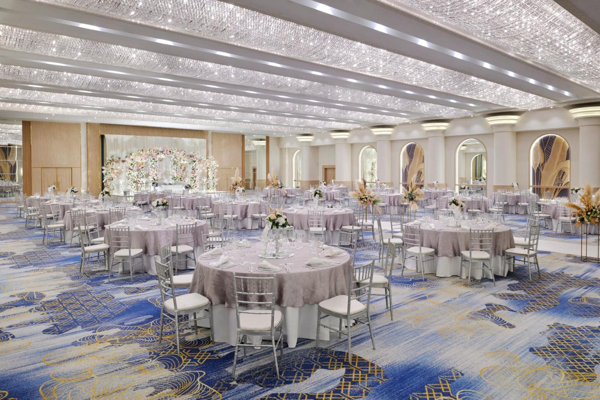 Crowne Plaza Dubai Deira By Ihg Hotel Eksteriør billede The ballroom